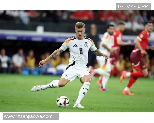 德国足球巨星引领未来 球场上的新高峰与崭新辉煌