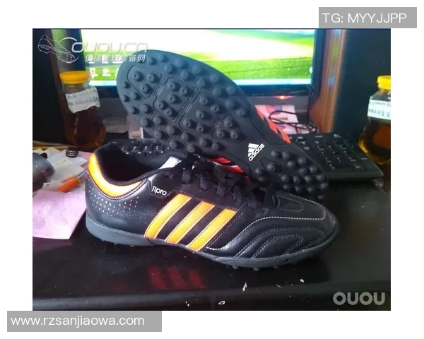 穿阿迪足球鞋的球星展现绝佳脚法助力比赛征程突破个人极限