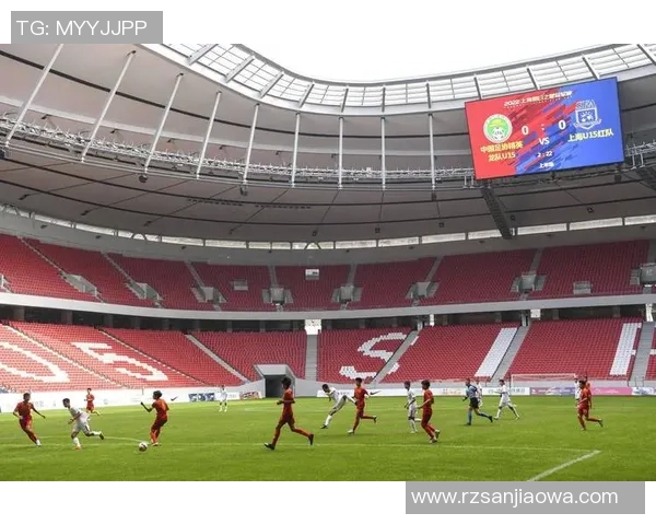 足球场上的耀眼之星，点燃青春激情，勇敢追梦不止步